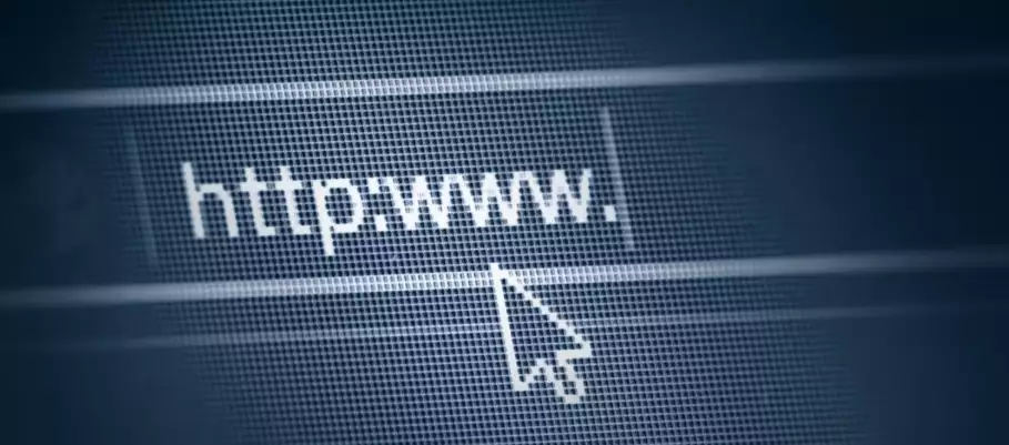Pārlūka adreses josla ar uzrakstu http:www. un peles kursoru — uzņēmuma mājaslapa internetā